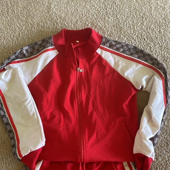 Red stylish track suit - Picture 2 of 9